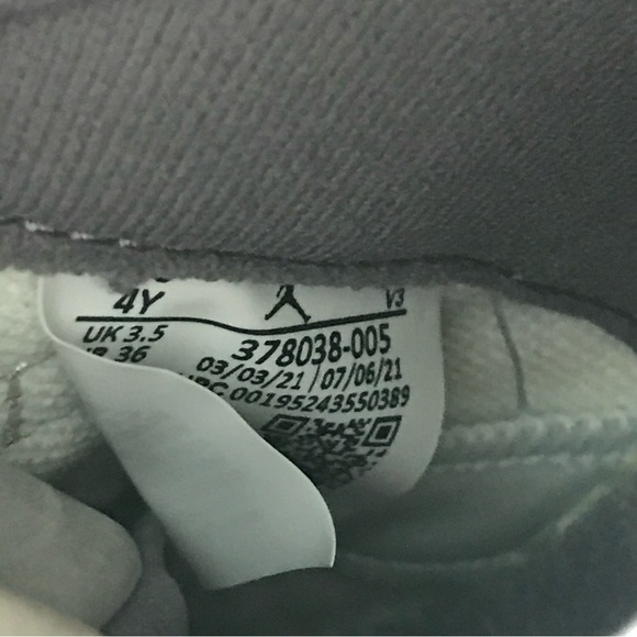 NWB Jordan 11 Retro GS Cool Grey 2021 Sneakers - Picture 7 of 9